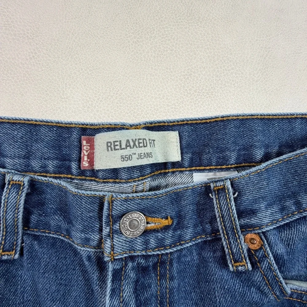 Retro Levis 550 Mens 32x28 Relaxed Fit Tapered Leg Blue Denim Jeans Medium Wash